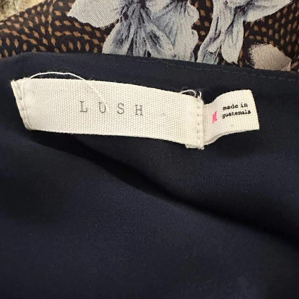 NWOT - Lush Women’s 3/4 Sleeve V Neck Floral Blouse/Top - Size Medium - Picture 5 of 6